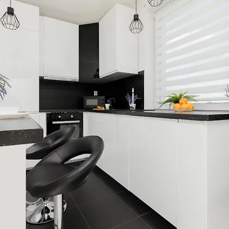 Szlachecka With Balcony & Parking By Renters Lejlighed