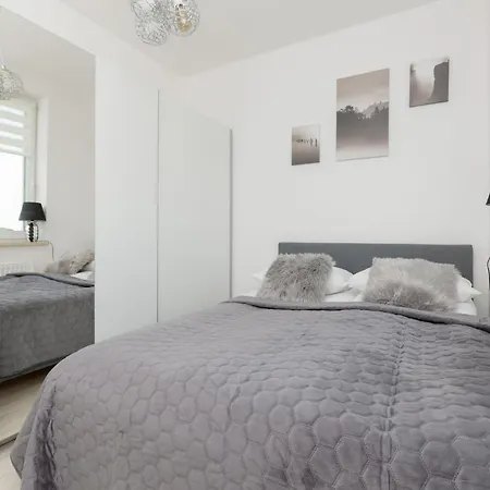 Szlachecka With Balcony & Parking By Renters * ורשה