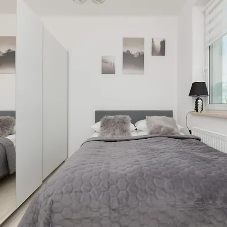 Szlachecka With Balcony & Parking By Renters * ורשה