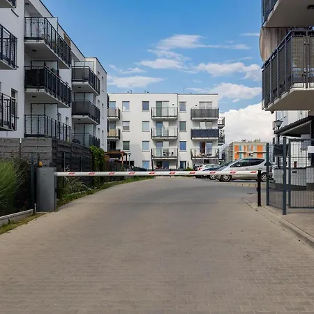 Szlachecka With Balcony & Parking By Renters דירה