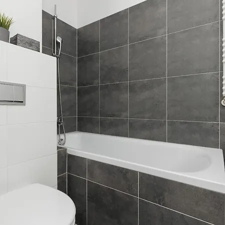 Szlachecka With Balcony & Parking By Renters