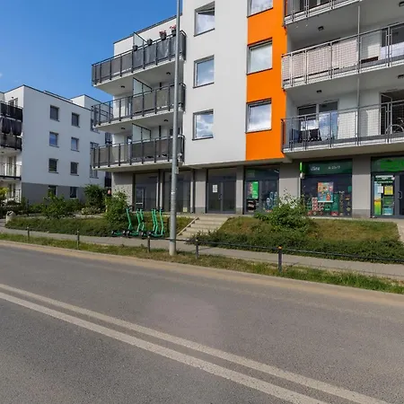 Szlachecka With Balcony & Parking By Renters شقة وارسو