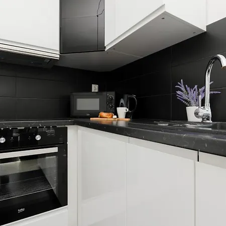 Szlachecka With Balcony & Parking By Renters *