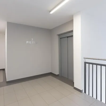 Szlachecka With Balcony & Parking By Renters 아파트