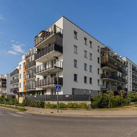 Szlachecka With Balcony & Parking By Renters Warschau